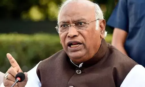 మోడీ వారణాసికి ఎందుకు పారిపోయాడో అడగండి: మల్లికార్జున ఖర్గె