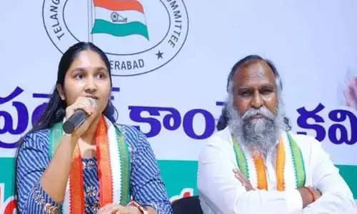 ఎన్నికల్లో కూతురు పోటీపై జగ్గారెడ్డి హాట్ కామెంట్స్.. కనీసం నువ్వైనా సిద్ధం కావాలంటూ పార్టీ నేత కూతురికి సూచన