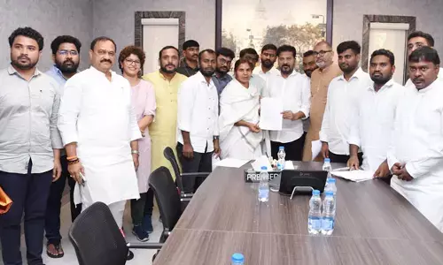 పోలీసులపై రోహిత్ వేముల తల్లి రాధిక సీరియస్