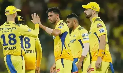 చెన్నయ్‌కు షాక్.. ఆ స్టార్ బౌలర్ ఔట్?