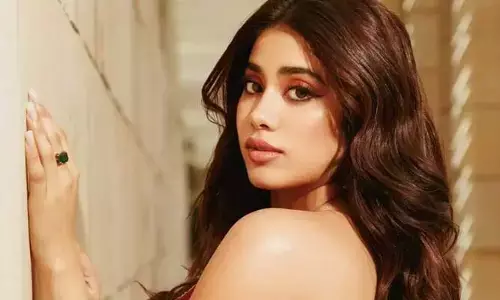 జాన్వీ కొట్టిన షాట్‌కు హీరో పళ్లు ఊడిపోయాయి..(వీడియో)