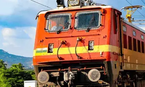 Indian Railways: రన్నింగ్‌లో ట్రైన్.. నిద్రపోయిన స్టేషన్ మాస్టర్.. చివరికి ఏం జరిగిందంటే..?
