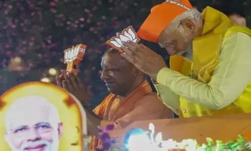 అయోధ్య రాముడి సన్నిధిలో ప్రధాని మోడీ.. యూపీ సీఎంతో కలిసి రోడ్ షో