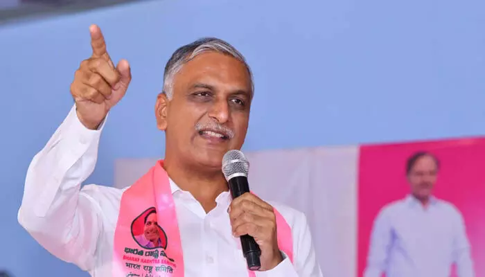 BREAKING: కేసీఆర్ను తిట్టడం అంటే.. తెలంగాణను తిట్టినట్టే: హరీష్రావు హాట్ కామెంట్స్ BREAKING: కేసీఆర్ను తిట్టడం అంటే.. తెలంగాణను తిట్టినట్టే: హరీష్రావు హాట్ కామెంట్స్