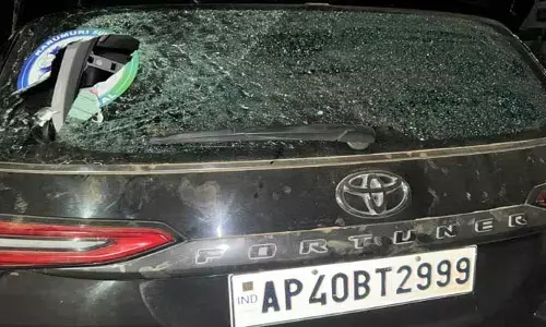 AP News:వైసీపీ ఎంపీ అభ్యర్థి కారు పై దాడి..