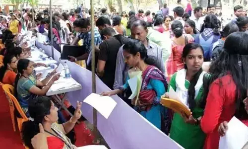 Govt Jobs: నిరుద్యోగులకు అలర్ట్.. 3712 ప్రభుత్వ ఉద్యోగాలు.. రేపే లాస్ట్ డేట్..
