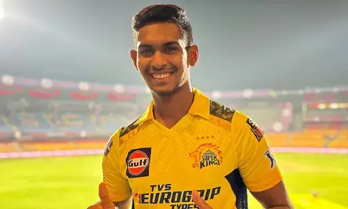 సీఎస్కేకు షాక్.. ఆర్సీబీతో మ్యాచ్‌ కూడా ఆ బౌలర్ దూరం