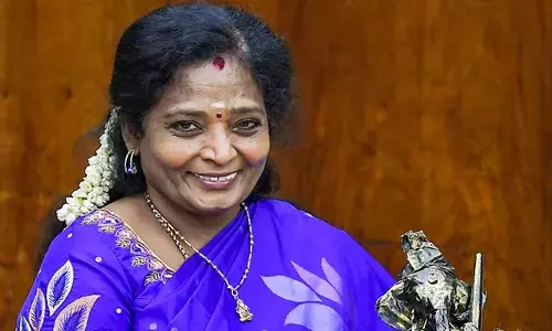 బీఆర్ఎస్ చాలా వీక్‌గా ఉంది.. బీజేపీ, కాంగ్రెస్ మధ్యే పోటీ: బీజేపీ స్టార్ క్యాంపెయినర్ తమిళిసై