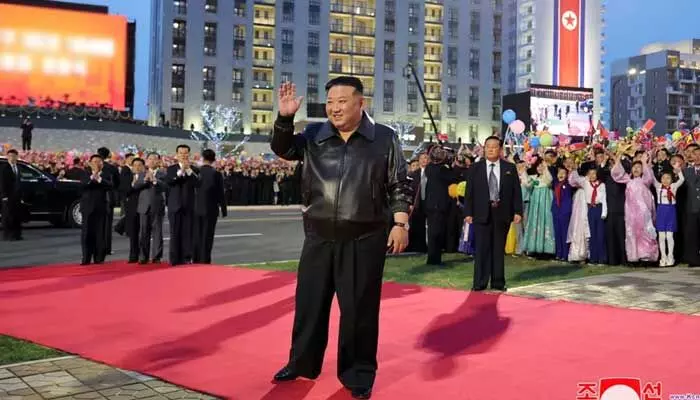 Kim Jong Un: సొంత ప్యాలెస్ను కూలగొట్టుకుంటున్న కిమ్.. శాటిలైట్ ఫోటోలు వైరల్..! Kim Jong Un: సొంత ప్యాలెస్ను కూలగొట్టుకుంటున్న కిమ్.. శాటిలైట్ ఫోటోలు వైరల్..!