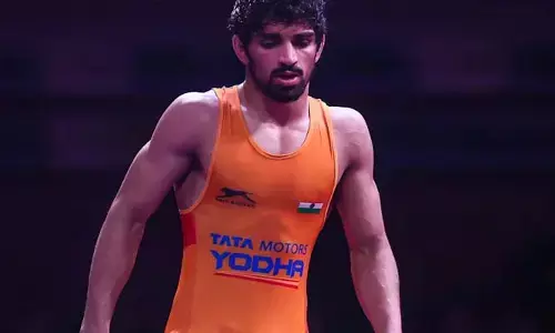 పారిస్ ఒలింపిక్స్‌ బెర్త్‌ కోసం రెజ్లర్లకు చివరి చాన్స్