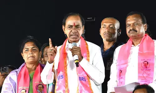 అరచేతిలో వైకుంఠం చూపి అధికారంలోకి వచ్చిన కాంగ్రెస్ : నర్సాపూర్ రోడ్డు షో లో కేసీఆర్