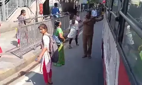 బస్సు నడుపలేను.. తీసుకొని పో! మహిళపై ఆర్టీసీ డ్రైవర్ ఆగ్రహం