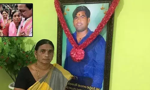 బీఆర్ఎస్‌కు షాక్.. కాంగ్రెస్‌లో చేరిన శ్రీకాంతాచారి తల్లి