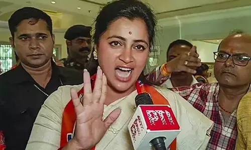 మాకు 15 సెకన్లు చాలు.. నవనీత్ కౌర్ స్ట్రాంగ్ వార్నింగ్