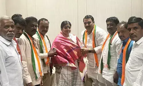 ఎన్నికల సమయంలో బీజేపీకి షాక్.. కాంగ్రెస్ గూటికి ఎమ్మెల్యే అభ్యర్థి