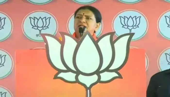 BREAKING: రాష్ట్రాన్ని లూఠీ చేసేందుకు వచ్చిన దోకేబాజ్ రేవంత్రెడ్డి: బీజేపీ ఎంపీ అభ్యర్థి డీకే అరుణ ఫైర్ BREAKING: రాష్ట్రాన్ని లూఠీ చేసేందుకు వచ్చిన దోకేబాజ్ రేవంత్రెడ్డి: బీజేపీ ఎంపీ అభ్యర్థి డీకే అరుణ ఫైర్