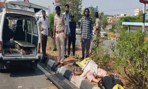 Atrocious: రోడ్డు ప్రమాదంలో మహిళ మృతి