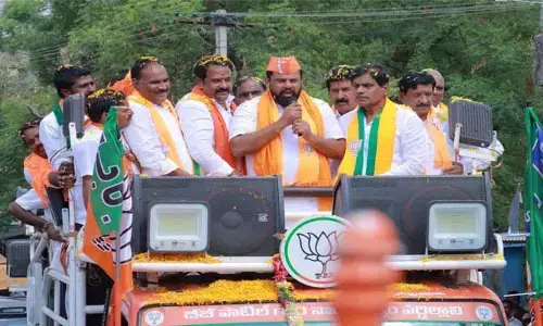 పది సంవత్సరాల పాలనలో కేసీఆర్ తెలంగాణాను అప్పుల పాలు చేశాడు : MLA Rajasingh