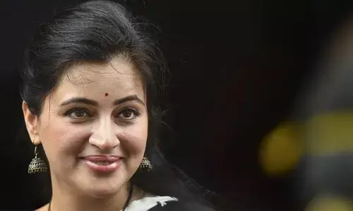 BREAKING: మళ్లీ హైదరాబాద్ వస్తున్నా.. భయపడేది లేదు.. కేసుపై ఎంపీ నవనీత్ కౌర్ సంచలన కామెంట్స్