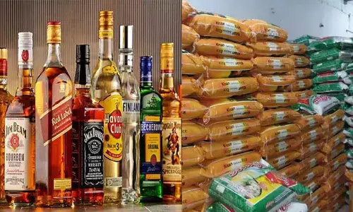 ఎన్నికల ఎఫెక్ట్.. రూ 10 కే మద్యం, 50 నోటుకి బియ్యం బస్తా