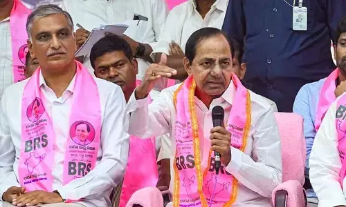 ఎవరొచ్చినా హైదరాబాద్‌ను రెండో రాజధాని చేసి గొంతు కోస్తారు.. ఆలోచించి ఓటు వేయండి: KCR విజ్ఞప్తి