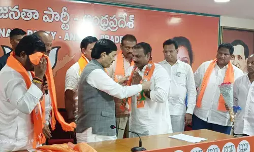 వైసీపీకి షాక్.. బీజేపీలో చేరిన వరకృష్ణ