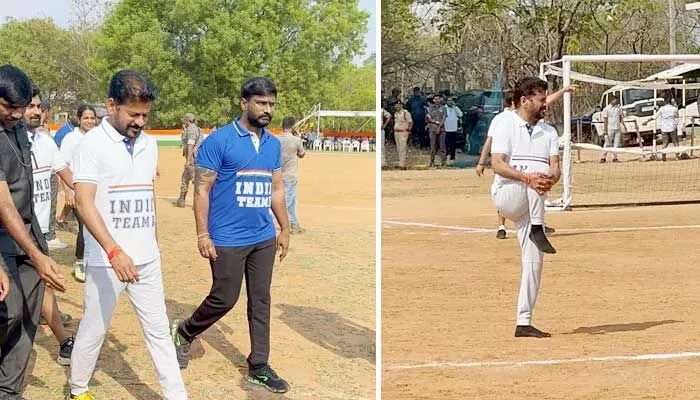 తెల్లవారితే ఎన్నికలు.. HCU విద్యార్థులతో ఫుట్బాల్ ఆడిన CM రేవంత్ (వీడియో) తెల్లవారితే ఎన్నికలు.. HCU విద్యార్థులతో ఫుట్బాల్ ఆడిన CM రేవంత్ (వీడియో)