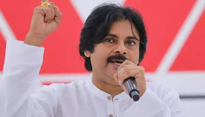 చివరి నిమిషంలో బిగ్ సర్ప్రైజ్.. ఒకేసారి పవన్ కల్యాణ్కు ఇద్దరు హీరోల మద్దతు.. ఎవరెవరంటే? చివరి నిమిషంలో బిగ్ సర్ప్రైజ్.. ఒకేసారి పవన్ కల్యాణ్కు ఇద్దరు హీరోల మద్దతు.. ఎవరెవరంటే?