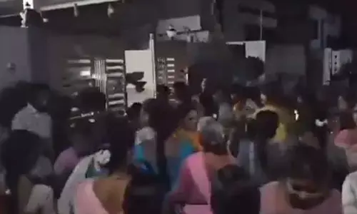 ఛీ..ఛీ మీరు నాయకులా..? ఆ నియోజకర్గంలో వైసీపీ నేతలను తరిమేసిన మహిళలు.. వీడియో వైరల్
