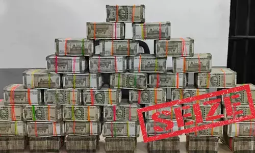 BREAKING: విశాఖలో ఫ్లైయింగ్ స్వ్కాడ్ తనిఖీలు.. కారులో తరలిస్తున్న రూ.1.5 కోట్ల నగదు సీజ్