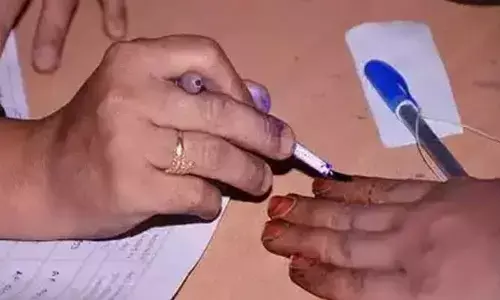 Breaking: ఏపీలో కొనసాగుతున్న ఎన్నికల పోలింగ్.. క్యూలైన్‌లో ఓటర్లు