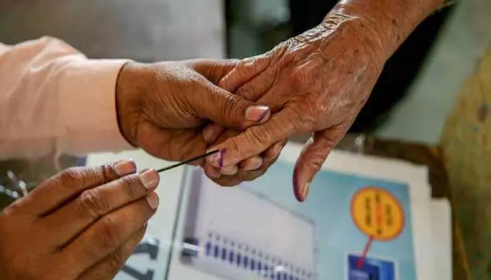 నేతలు నచ్చకపోతె నోటా.. అసలు ఎన్నికల ప్రక్రియ నచ్చకపోతే..? బహిష్కరించ వచ్చు ఎలానో తెలుసా..? నేతలు నచ్చకపోతె నోటా.. అసలు ఎన్నికల ప్రక్రియ నచ్చకపోతే..? బహిష్కరించ వచ్చు ఎలానో తెలుసా..?