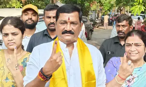 విశాఖలో ఓటు హక్కు వినియోగించుకున్న గంటా