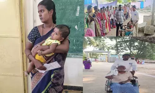AP Elections 2024: పసికందుతో పోలింగ్.. ప్రశంసలు కురిపిస్తున్న నెటిజన్స్.. ఫోటో వైరల్