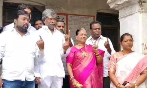 Telangana MP Elections 2024: 15 ఏళ్ల తరువాత ఓటేసుకున్న ఎంపీ అభ్యర్థి..