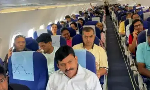 విమానంలో సాంకేతిక లోపం.. గంటపాటు వెయిట్ చేసిన మంత్రి, ఎమ్మెల్యేలు