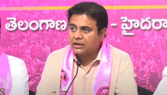 BREAKING: క్వింటాకు రూ.500 ఇచ్చే వరకు రేవంత్ సర్కార్ను వదిలిపెట్టేది లేదు: మాజీ మంత్రి కేటీఆర్ హాట్ కామెంట్స్ BREAKING: క్వింటాకు రూ.500 ఇచ్చే వరకు రేవంత్ సర్కార్ను వదిలిపెట్టేది లేదు: మాజీ మంత్రి కేటీఆర్ హాట్ కామెంట్స్