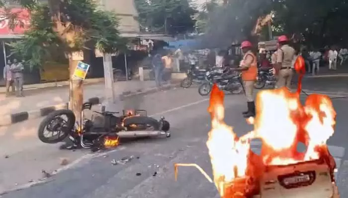 violence in AP: ఆంధ్రాలో చల్లారని అల్లర్లు.. ఆ జిల్లాలో 144 సెక్షన్ అమలు violence in AP: ఆంధ్రాలో చల్లారని అల్లర్లు.. ఆ జిల్లాలో 144 సెక్షన్ అమలు