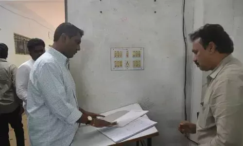 స్ట్రాంగ్‌ రూమ్‌ల వద్ద అప్రమత్తంగా విధులు నిర్వహించాలి.. ఎన్నికల అధికారి