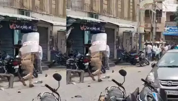 viral Video: రాళ్లతో రెచ్చిపోయిన ఆందోళనకారులు.. పరుగులుతీసిన ఎస్పీ.. వీడియో వైరల్ viral Video: రాళ్లతో రెచ్చిపోయిన ఆందోళనకారులు.. పరుగులుతీసిన ఎస్పీ.. వీడియో వైరల్