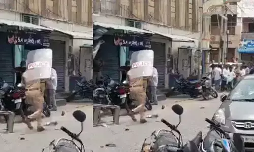 viral Video: రాళ్లతో రెచ్చిపోయిన ఆందోళనకారులు.. పరుగులుతీసిన ఎస్పీ.. వీడియో వైరల్