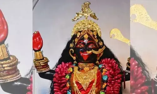 ఆ ఆలయంలో అద్భుతం.. కాళికా దేవి పాదాల పై కనిపిస్తున్న ధూళి..