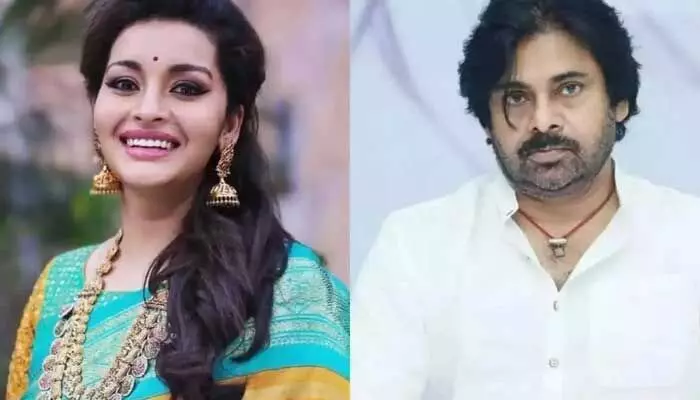 ఆ ఒక్క మ్యాటర్ తో మళ్లీ సీన్ రివర్స్.. గబ్బు లేపుతున్న రేణు దేశాయ్ కామెంట్స్! ఆ ఒక్క మ్యాటర్ తో మళ్లీ సీన్ రివర్స్.. గబ్బు లేపుతున్న రేణు దేశాయ్ కామెంట్స్!