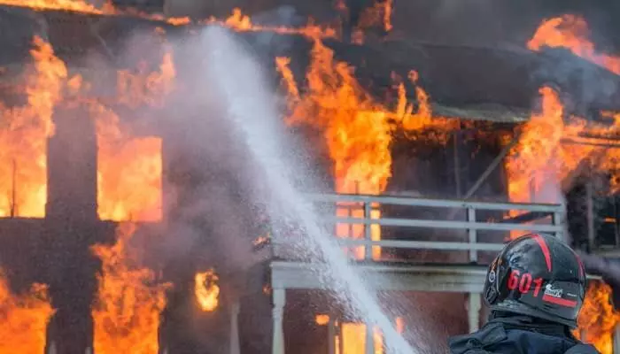 Fire Accident: తరగతి గదిలో భారీ అగ్నిప్రమాదం.. మంటల్లో చిక్కుకున్న విద్యార్థులు.. Fire Accident: తరగతి గదిలో భారీ అగ్నిప్రమాదం.. మంటల్లో చిక్కుకున్న విద్యార్థులు..