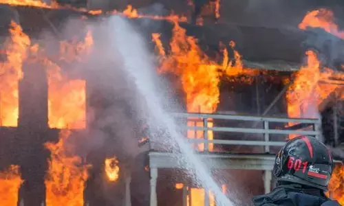 Fire Accident: తరగతి గదిలో భారీ అగ్నిప్రమాదం.. మంటల్లో చిక్కుకున్న విద్యార్థులు..
