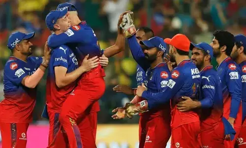 చెన్నయ్‌ చిత్తు.. ప్లే ఆఫ్స్‌కు బెంగళూరు