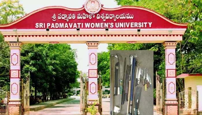Big Breaking: పద్మావతి యూనివర్సిటీలో వెలుగుచూసిన మారణాయుధాలు Big Breaking: పద్మావతి యూనివర్సిటీలో వెలుగుచూసిన మారణాయుధాలు