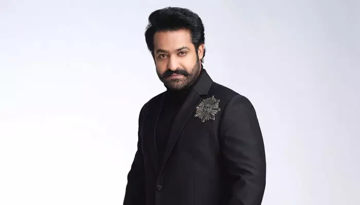 బర్త్ డే వేళ NTR హార్ట్ టచింగ్ ట్వీట్.. మరోసారి మనసులు గెల్చుకున్న తారక్ బర్త్ డే వేళ NTR హార్ట్ టచింగ్ ట్వీట్.. మరోసారి మనసులు గెల్చుకున్న తారక్