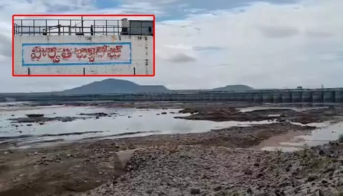 సుందిళ్ల బ్యారేజీ ఖాళీ..ఇసుక, మట్టి దిబ్బలతో దర్శనం సుందిళ్ల బ్యారేజీ ఖాళీ..ఇసుక, మట్టి దిబ్బలతో దర్శనం