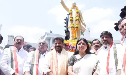 ఆధునిక భారత నిర్మాత రాజీవ్ గాంధీ.. సోమాజిగూడలో విగ్రహానికి సీఎం నివాళులు